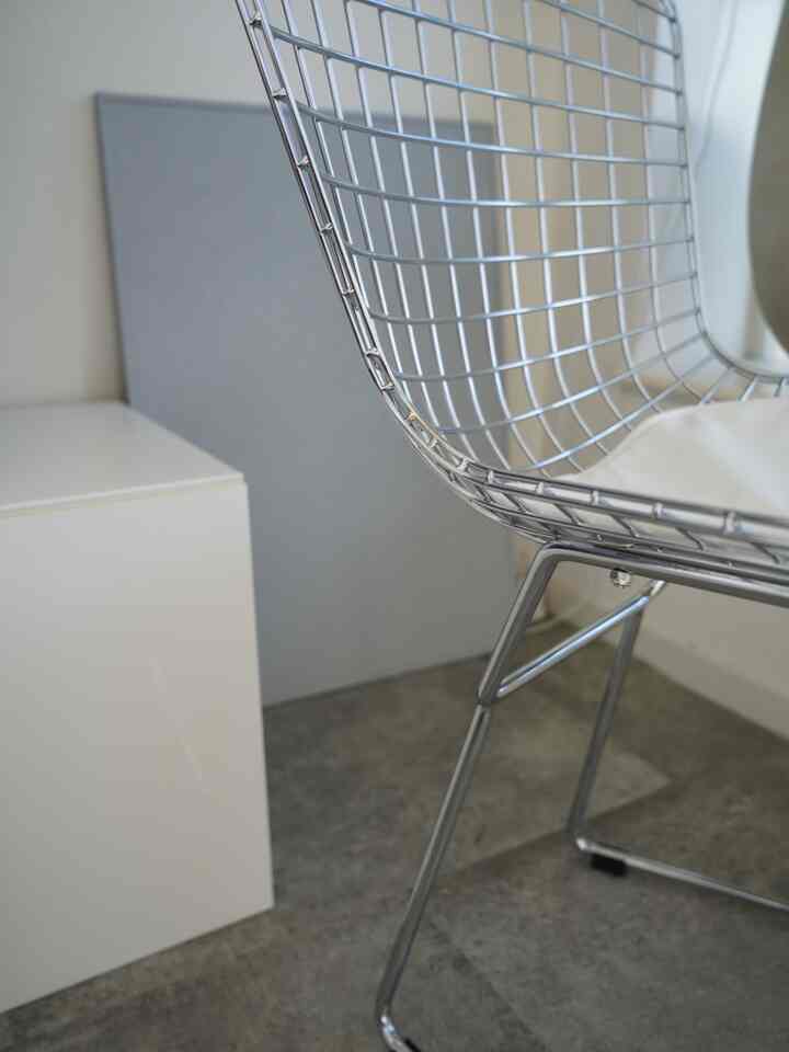 ワイヤーチェアはリプロダクトだけど、インテリアのアクセントになって、すごく好き♡

#賃貸マンション #賃貸インテリア　