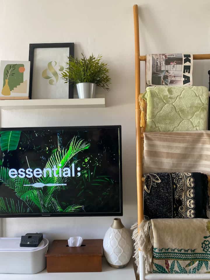 The color green can have a calming effect, reduce anxiety, and also remind you of the cool and fresh feel of nature. Also suitable for bedroom decoration 💚 Can be combined with natural color decorations to keep it in harmony 👌
#green #dekorasikamar #kamartidur #naturalhomedecor #bedroomdecor #naturalstyle #kamartidurmungil