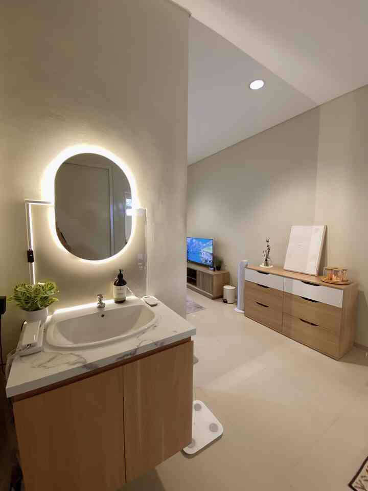 Warm natural-toned small bathroom featuring wooden cabinets and a minimalist Japandi style with a clean and cozy atmosphere