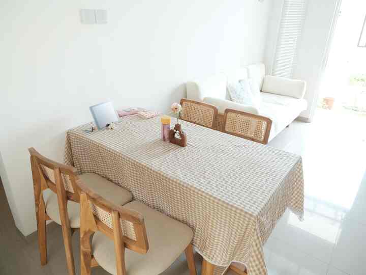 Hi semua! Selamat datang di Damaruma ✨

Mini roomtour dirumah Damaruma yang mengusung konsep Japandi minimalist, rumah kami berukuran kecil sehingga pemanfaatan space dan storage sangat membantu kami untuk mengatur tata letak ruangan dan barang-barang yang ada dirumah

Kami menggunakan furniture kayu jati untuk Dining room dan Living room serta dapur dengan motif kayu yang memberikan suasana cozy dan warm ala Japandi

Penggunaan SPC motif kayu juga memberikan efek nyaman dan hangat yang ada di home office dan kamar utama.

#japandi #homedecorinspo #aesthetichomedecor #roomdecorinspo #koreanhouse