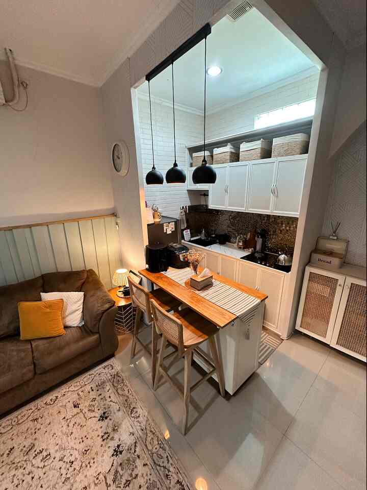 Luas rumah ini 77m2, dan hanya 1 lantai.. caraku menyiasati rumah mungil yaitu banyakin storage.
#rumahmungil #tinyhouse #tinyspace #nevertoosmall 