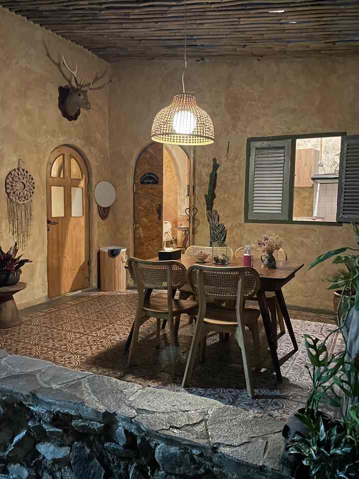 Perasaan hangat di malam hari di rumah wowi…

#warmbience #rumahwowi #aesthetic #antiquehouse #morrocohouse