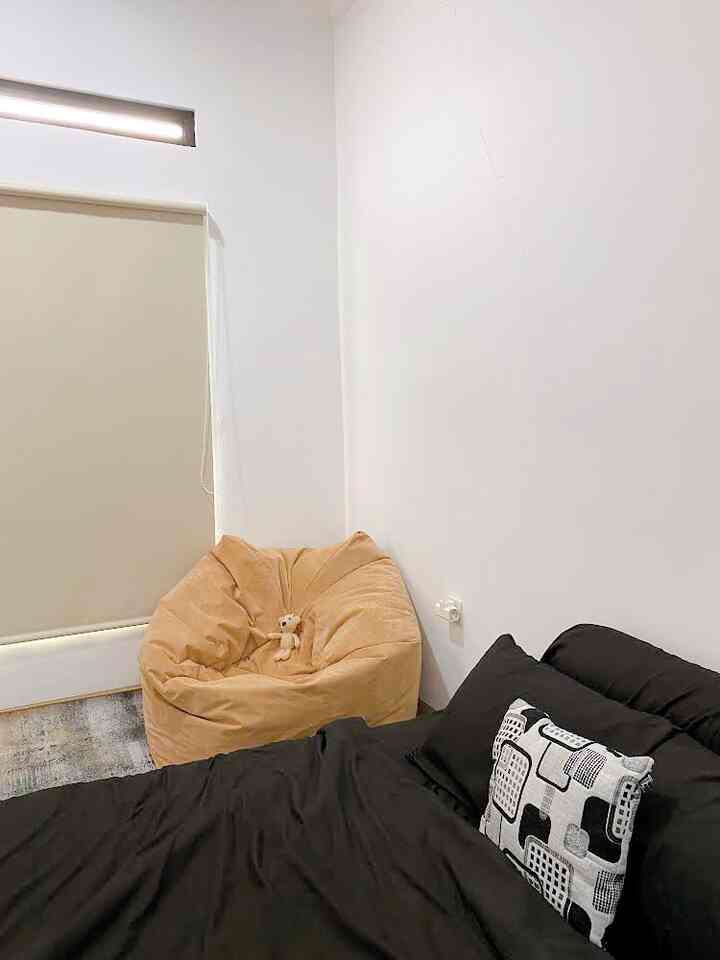 Memilih palet warna kamar tidur yang tepat sangat penting dalam mengatur tone yang tepat ✨

#kamar tidur #rollerblind #kamartidurminimalis #sharppoint #palette #beanbag #tilahamo