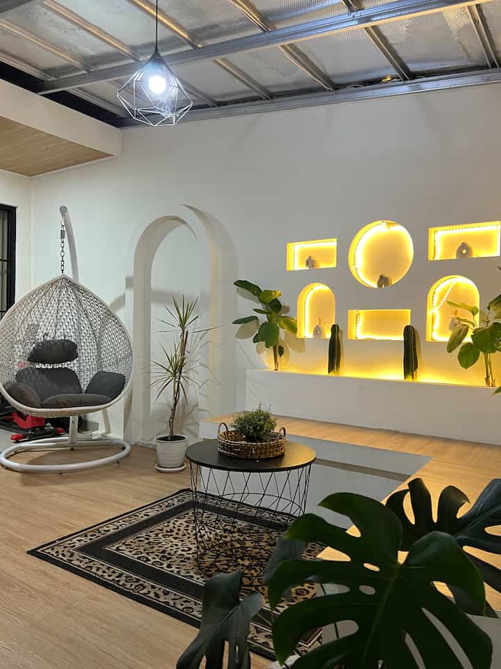 Suasana malam,,, suasana malam di teras depan, ukuran  #teras #nightvibe #ukuran3x4m #rumah #mishahome #minimalis #suasanamalam #ace #informa {9 # ikea} #malam