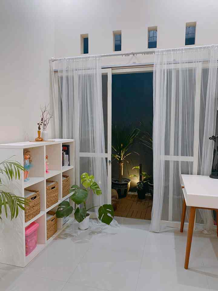 🌱 Area bermain anak
Buat kami punya toddler bukan menjadi alasan rumah untuk tidak rapi, salah satu cara yang kami lakukan agar rumah tampak lebih rapi walaupun ada toodler yaitu dengan menyediakan ruangan/rak khusus penyimpanan untuk mainan si kecil. 

#DekorasiRuangBermainAnak #InspirasiRuangBermain #KidsRoomStyling #Homedecor #Dekorasirumahminimalis #rumahmodern #rumahmungil 