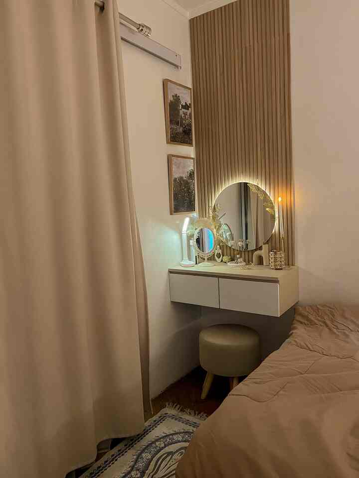 Night Vibe di rumahku...

Dirumah ini banyak pencahayaan yang menggunakan warm light sehingga membuat suasana lebih tenang dan  nyaman
agar cahayanya terlihat aesthetic, gunakan di sudut-sudut ruangan di padukan dengan dekorasi sesuai tema rumah. Hasilnya seperti ini 🤍


#nightvibes
#lightingideas
#lightinginspiration
#dressingtable
#homeminimalist
#homestagram 
#mellanyefendi
