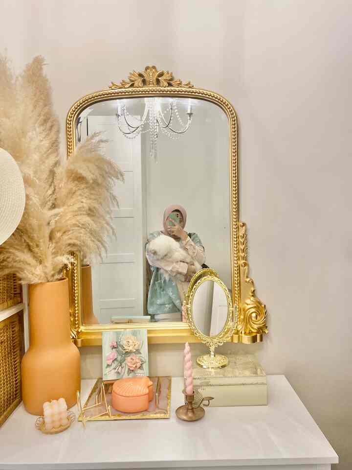 Hello selamat hari senin semua,
entah mengapa aku tuh suka bgt sama warna gold combine sama white pink dan hijau bnr2 kayak hampir disetiap ruangan ku pasti ada warna itu :)))))




#ikea #classic #homedecor #homesweethome #favoritecorner #love #mirror #homedecorenthusiast