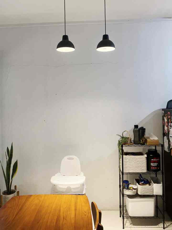 After & Before rak hitam yang akhirnya berpindah tempat lagi dengan penghuni yang berbeda juga..

Dari tempat mainan bocil, skrg jadi tetanggaan sama kursi bocil yg di isi stock makanan, dan botol2 minum.. ternyata lebih sreg liat rak ini ditaruh di ruang makan 😄

#diningroom #ruangmakan #diningroomdecoration #diningroomstorage #diningroomstyling #beforeafter #dekorasiruangmakan