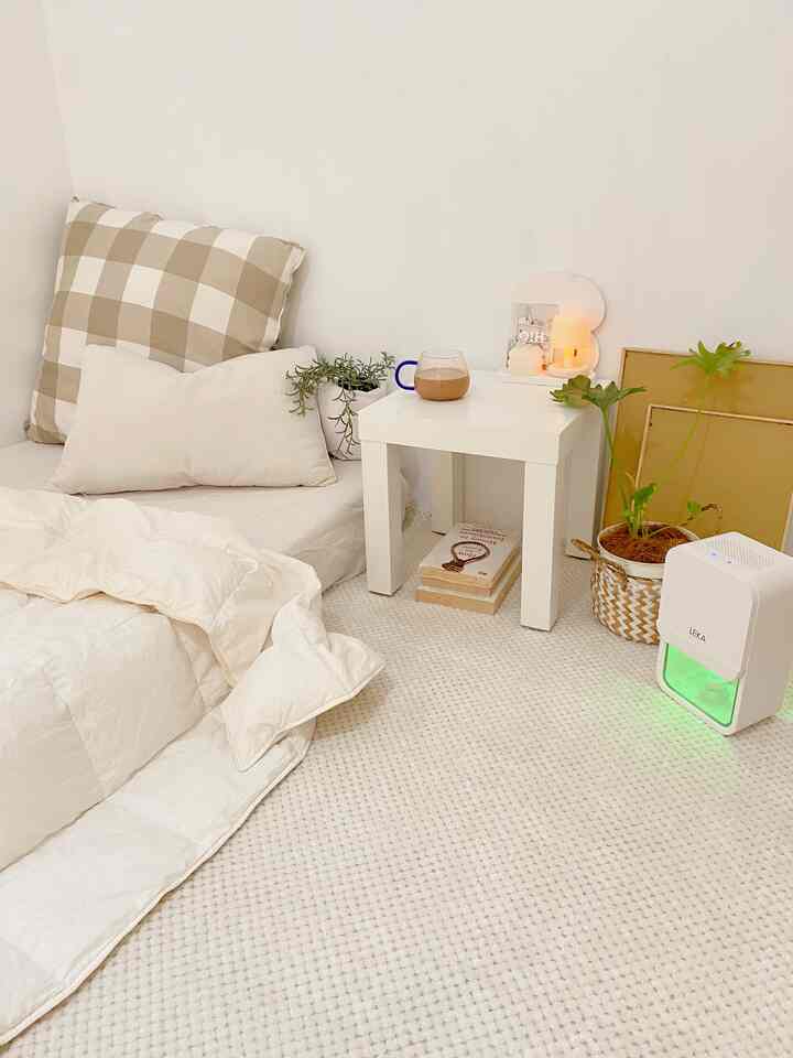 Kamar mungil minimalis🤍


#kamarmungil #idekamarkecil #kamarkecil  #homedecor #kamarserbaputih #earthtone #kamartidur 