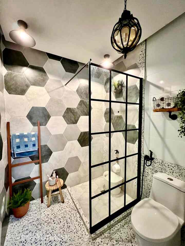 Ngintip Kamar Mandi yg 90% selesai.
Jadi tuuuh, kamar mandi aku ini sedang di remodel, belum jadi bgtss, kemarin aku baru ganti beberapa lampunya dan juga rak dinding, cekidot ya 
.
#lampu #lampugantung #lampulangitlangit #lampuplafon #tangga #tanggajemuran #rakdinding #rakdindingkayu #rakdindingkayujati