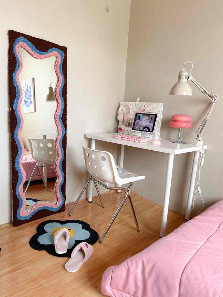 pink desk edition🌷🎀🎟️💗

#deskinspo #mejabelajar #dekorlowbudget #sulawesi #mejakerja #mejabelajaranak 