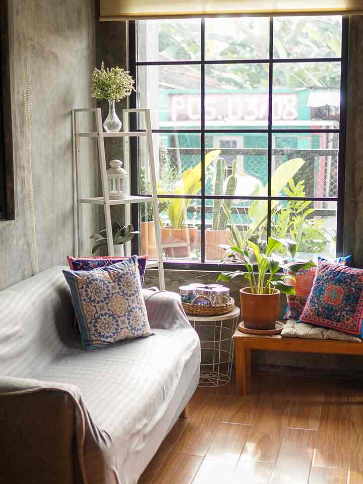 Material expose yang kami gunakan untuk finish-unfinished look di rumah ini. Awalnya kami berpikir industrial adalah hal yang paling sederhana dalam pengerjaan finishing rumah. Yang paling cepat dan efektif, namun hasil akhirnya ternyata membuat kami jatuh cinta. 

#livingroom
#industrialllook
#granitkayu
#2komalimax5meter
#tokopedia