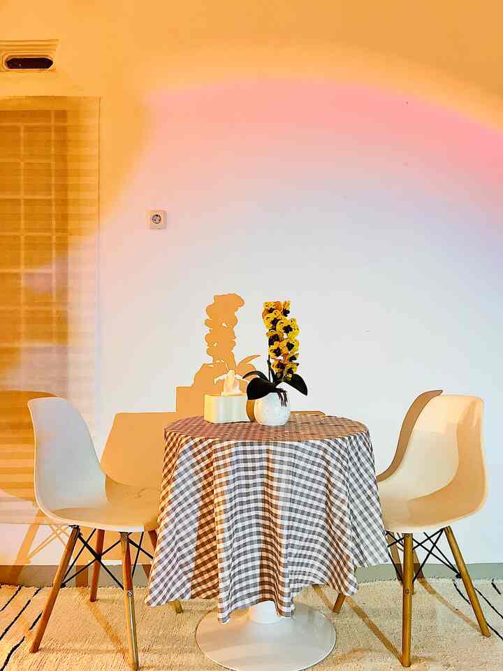 Minggu Romantis 🎶

Ruang makan malam ini dengan suasana romantis 🫶🏻

#Dekorasi Ruang Makan
#malam yang nyaman
#ide ruang gaya
#dekorasi rumah
#ide pencahayaan