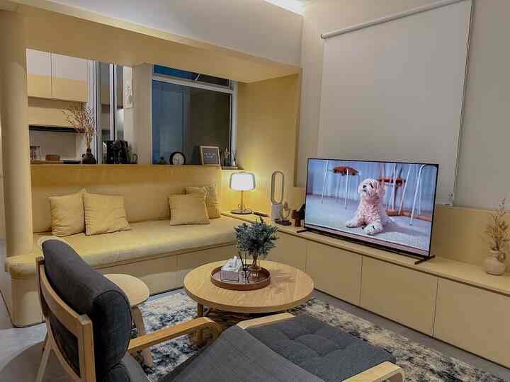 Night atmosphere at Pielovash House ✨

In building your dream home, one of our concerns at the start is lighting, because it will greatly influence the ambience in the house.

We want to create a calm evening atmosphere, not too dark or too bright...
Here we use desk lamps, LED strips as beautifying accents and downlights as general lighting..

Meanwhile for the outside area,
We also used wall lights and track lamps to make it look nicer
And for all the lights we chose, we chose warm white lighting to make it warmer...

#NightVibe
#LightingIdeas
#LightingInspiration
#japandihouse
#japandidesign