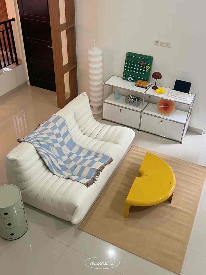 Ruang tengah jadi ruangan favorite dirumah genZ 👀

item favorite dirumah aku yaitu :

1. togo sofa 
Sempet ragu mau beli sofa warna putih, dengan segala pertimbangan akhirnya tetap memutuskan membeli warna putih, karena nantinya lantai ruangan ini akan memakai vinyl, sepertinya sofa berwarna putih akan cocok.

2. Rak stainless
rak ini di import dari luar negri oleh kenalan, sayangnya beliau tidak menjual rak ini karena terlalu banyak resiko saat pengiriman. Rak ini tidak bisa dibongkar pasang, jadi harus dikirim dalam keadaan utuh, membuat harga rak ini cukup mahal karena ongkirnya.

3. Throw blanket
ini nih selimut buat lindungin sofa putih, biar ga cepet kotor haha! bisa menambahkan warna di sofa putihku juga

barang lainnya sudah aku review di youtube ku yaa

 #MyFavoriteRoom #MyHouseStory
#MyFavoriteItems #togosofa #hazealnut #midcenturymodern #postmodern #pastel #genzhaus #rak 