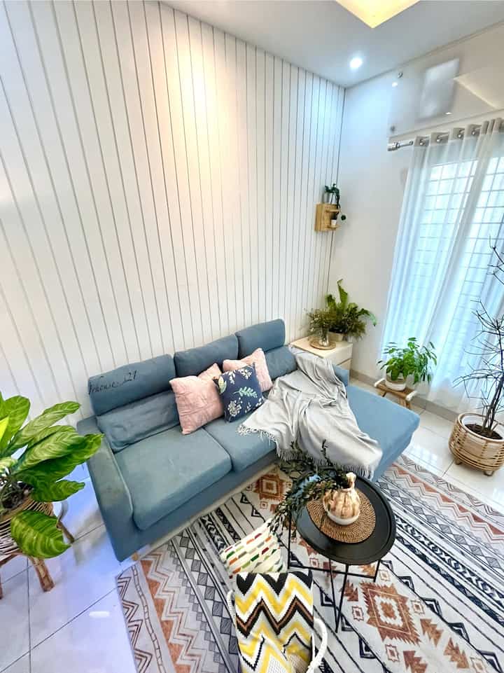 Sedikit cerita pada akhir tahun 2019 kami memutuskan membeli rumah lama, yang membuat kami memilih rumah ini yaitu lokasinya yang sangat strategis, akses yang mudah dijangkau, fasilitas publik yang sangat dekat dengan rumah seperti Rumah sakit, sekolah, stasiun, mall dan pusat bisnis lainnya karena masih termasuk pusat kota. Lokasi rumah ini juga termasuk yang bebas dari banjir. Meskipun rumah ini bukan rumah baru melainkan rumah lama yang dibangun dari 2009 rumah ini kondisinya masih sangat bagus dan hargannya jauh diharga pasar. Kalau membeli rumah baru kami tidak mungkin punya rumah yang luasnya 2 kavling seharga 1 kavling di tempat yang sangat strategis.
Kami belum banyak merenovasi,fasad masih bawaan pemilik lama, yang kami renov baru2 ini yaitu ruang tamu, tempat laundry dan mushola. Kami merubah ruang tamu menjadi lebih simple dan terlihat fresh. Sementara mushola dan laundry room karena belum ada tempat khusus untuk kedua tempat ini.
Rumah ideal menurut kami yaitu rumah yang nyaman ditinggali, memenuhi kebutuhan penghuninya, tempatnya strategis dan luasnya sesuai dengan anggota keluarga.

#MyHomeStory 
#MyHomeJourney
#HomeSweetHome
#depok
#rumahtingkat
#rumahsecond

