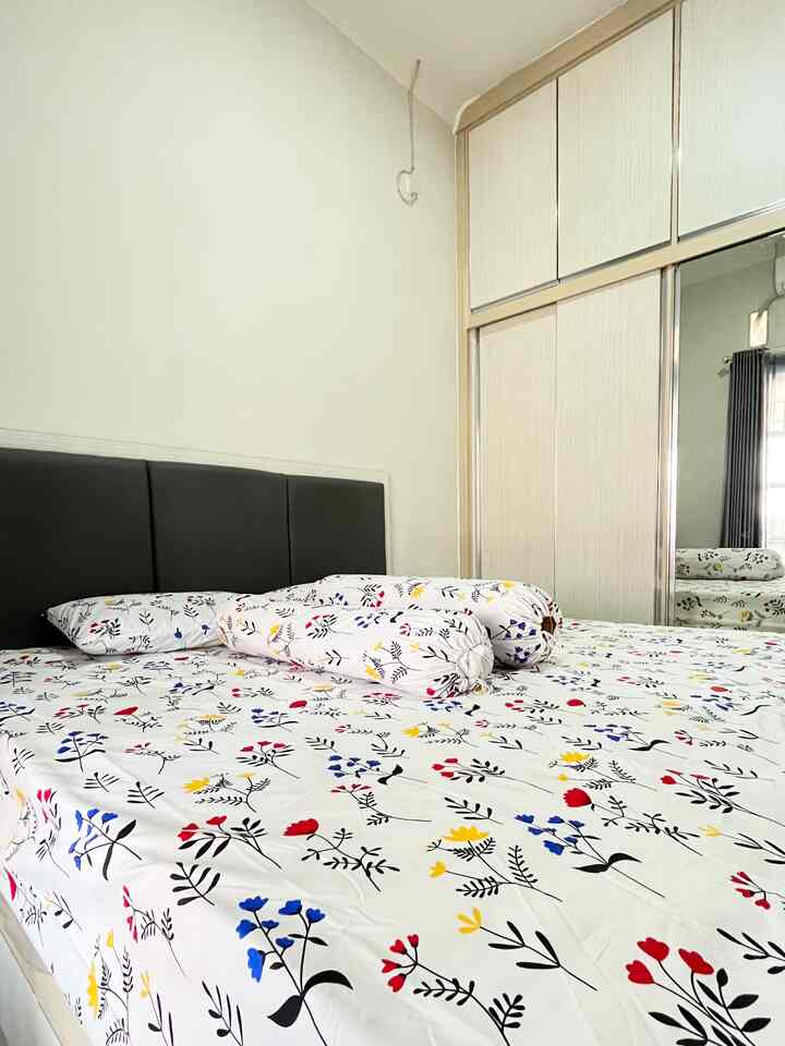 Hello from our main room which has limited space. To maximize storage, we designed cupboards up to the ceiling to store large items such as bags, suitcases and blankets, and designed a bed equipped with drawers.

#bedroom #minimalbedroom #bedroomminimalist #bedroomorganizer #organizingsmallbedroom #taco