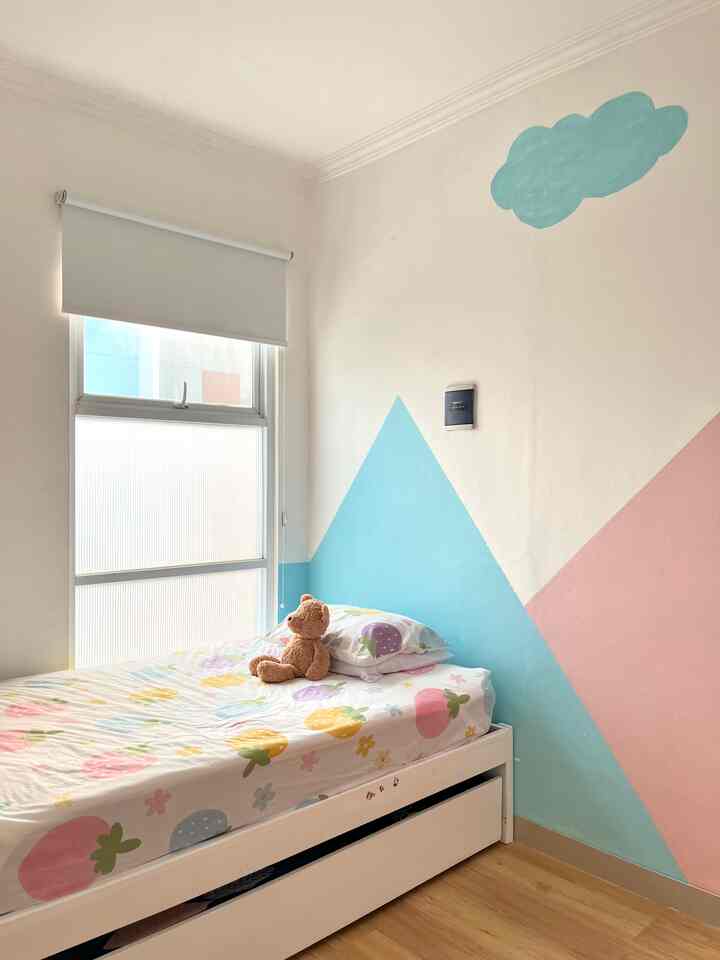 Sedikit makeover tirai di kamar anak agar lebih simpel dan minimalis 🤍🤍

#curtainideas
#makeover
#kidsroom