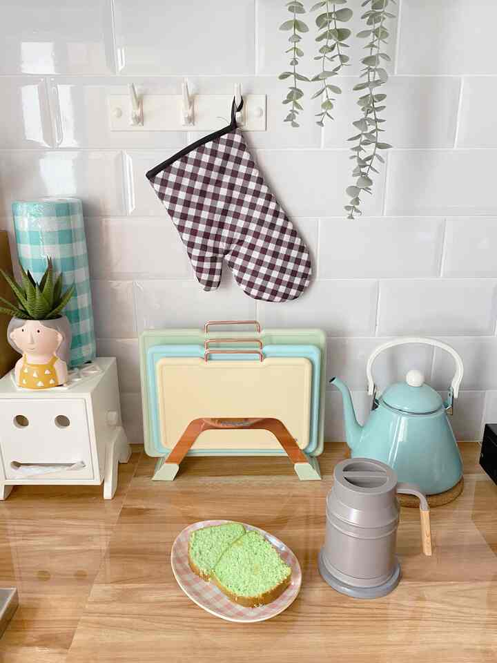 Salah satu spot didapur yang biasa digunain buat masak,ngeteh sambil masak atau ngopi sambil cuci piring.
.
.
.
.
.
#dapur
#dapurmodern 
#dapurminimalis 
#idemenatadapur
#dekorasidapur 
#perintilandapur
#idedekorasisapur
#homeinspo
