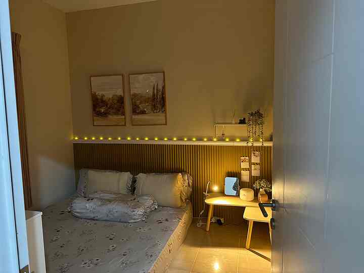 Jangan bosen yah sama rumah kecilku yang itu2 aja hihi..

Ini vibes malam hari..
Paling suka aku kondisi kaya gini. Nyalain diffuser dan semprot semprot pewangi bikin vibesnya warm dan cozy ^.^ 

#shabby #scandinavian #minimalist #rumahcluster #rumahdeveloper #bogor #rumahmungil #45m2 #livewithkids 

Semoga terinpirasi yah ^.^





