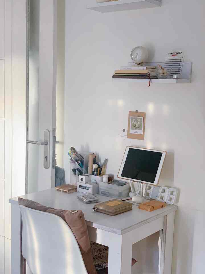 Desktop Styling
flashback area meja kerja / meja belajar ku waktu tahun 2022, temanya minimalis yang apa apa serba putih dan coklat. Kalau meja yang sekarang warna style nya lebih colorful daripada yang ini hehe. Style Ini bisa dijadiin alternatif styling meja kerja/belajar buat yang suka tema minimalis warna putih dan coklat.
#desktop #deskstyling #desktopstyling #dekorasimeja #mejabelajar #mejakerja #dekorasilowbudget #minimalis