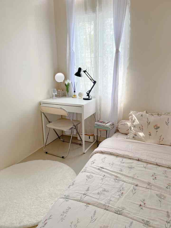 • Aesthetic Bedroom •

The most aesthetic room in my house is the bedroom. Because the bed is the most comfortable place in the house, so I make it as beautiful and comfortable as possible...
Because a beautiful and comfortable room is one of the reasons I don't feel like staying outside the house for long, I just want to stay at home all the time🥹🤍
This room has a minimalist feel with a dominant color of white which makes the room look spacious and clean and touches of wood to make it seem comfortable and warm. Don't forget to add decorations such as wall decor, artificial flowers/plants to make the room look more lively & cheerful and of course more aesthetic🤍🌷

The most important point for a room to look aesthetic is to use matching furniture and decorations.


#aestheticroom
#aesthetichomedecor
#homestyling
#bedroomdecor
#aestheticbedroom
#bedroominspo