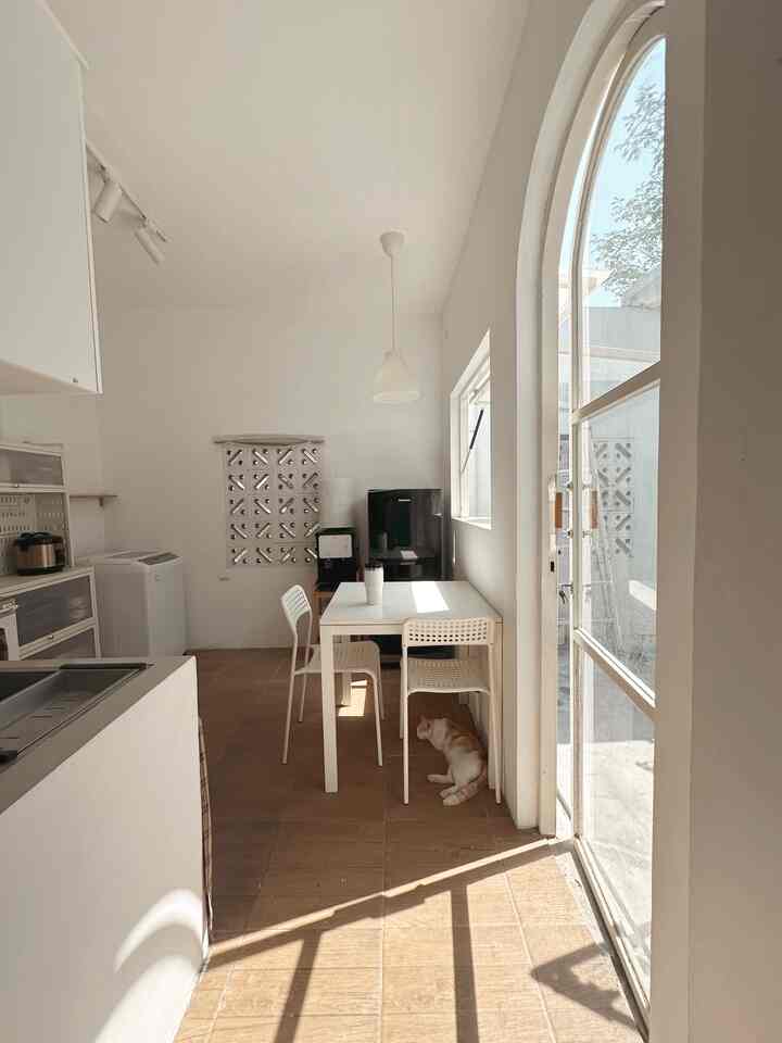 Suasana cerah di dapur mungil✨
#kitchen #inspirasidapur #dapurmungil #dapurminimalis #dapurantik #kitcheninspo