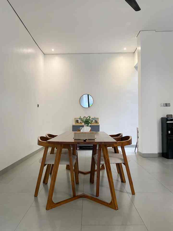 Dinning area dengan tema minimalis natural, komsep open space yang menyatu dengan seluruh ruangan pada lantai 1 #rumahminimalis #ruangmakan #casadekath #openspace