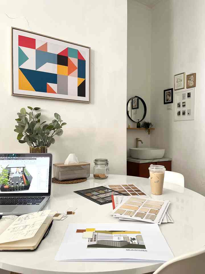 A dining room that likes to change its function🙈 When I'm working I really like working at this dining table, because the biggest table in the house is this dining table hehe. As an interior designer, when choosing materials like this you really need a big table because all the material samples and paint color codes are scattered around.

Therefore, the dining area at Terra Hauz never has too much space, just enough to be filled with vases and artificial plants, tissue boxes and wall art. So it's easy to clean and use as my work desk😅🫶🏼

#smalldecoration #decorationinspo #hiasanrumah #pernakpernikrumah #pernakpernikruangan #minimalisthouse #japandi #midcentury #ecletic #rumahcluster #bandungtimur #rumahnungil #livingwithkid

