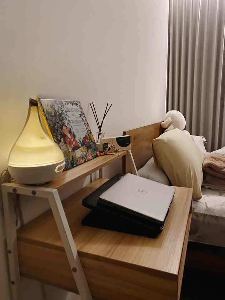 Suasana meja kerja di malam hari 🌙

#workfromhome #workstation #nightvibe