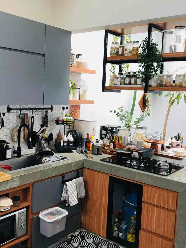 Kitchen Open Space

Dapur dengan L shape kami buat segaris dengan living room, karena memang dapur ini dipakai setiap harinya dari breakfast, lunch sampai dinner…, aktivitas cooking menjadi lebih menyenangkan ketika anggota keluarga sedang berkumpul di meja makan dan membuat kominikasi lebih mengalir

#dapurmodern #openspacekitchen #kitchendesign
