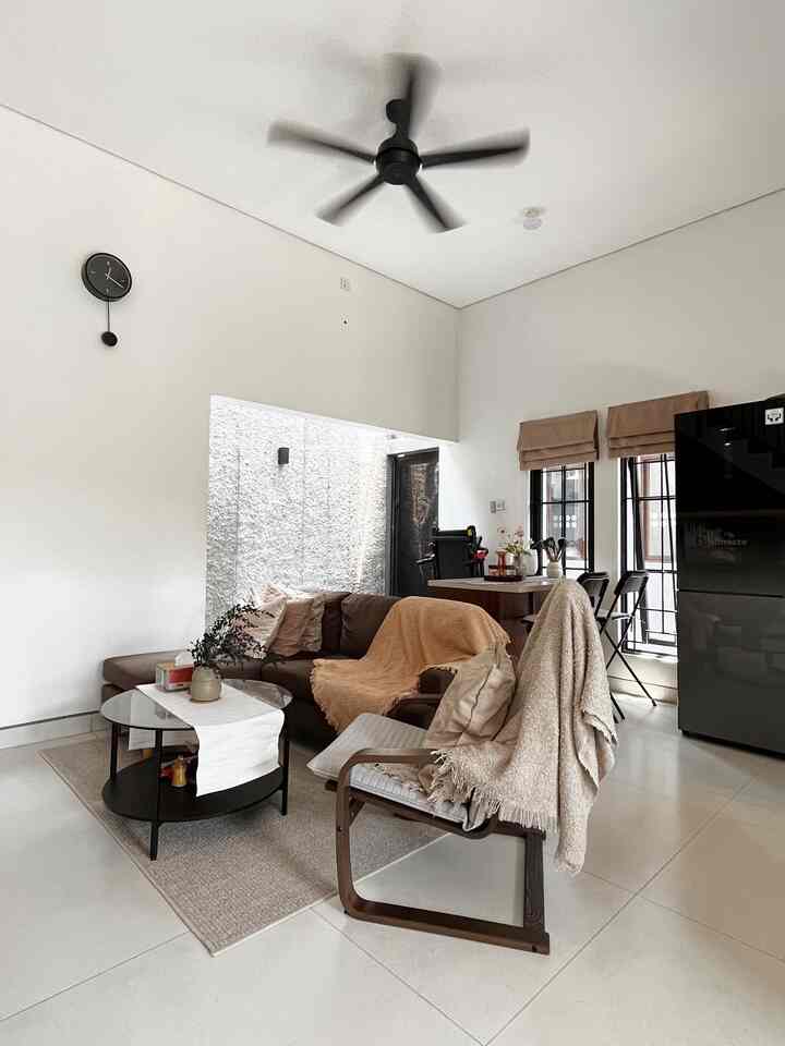 Ruang makan!
#homecafe #homestagram #minimalis #diningroom #diningroominspo #customfurniture #dapurmodern #dapur #bungakering #homedecor #mejamakankayu