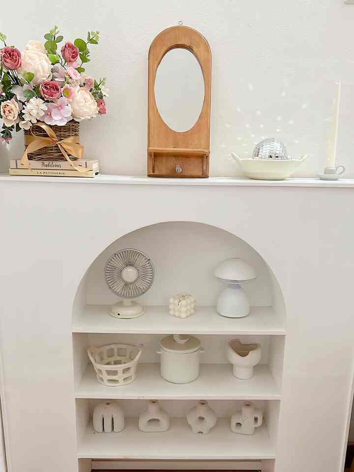 Ruangan makin cantik dihiasi dengan bunga warna warni😍

#livingroom #artificialflowers #decobunga #dekorasiruangtamu #dekorasirumah #dekorasiperapian #briahouse18 