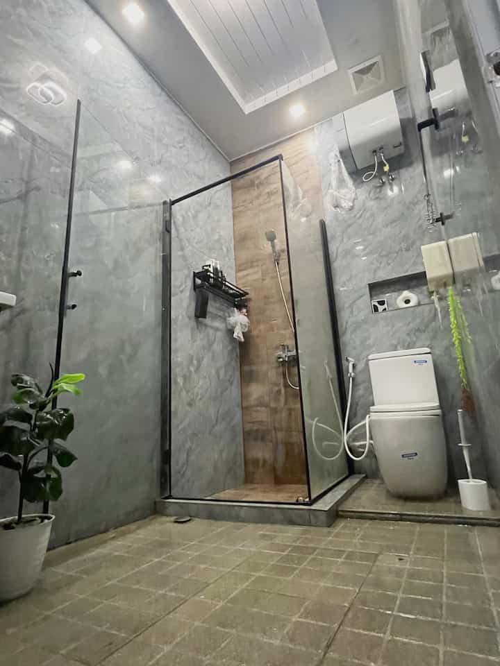 Kebersihan menjadi awal dari penilaian baik buruknya seseorang. Kepribadian yang baik akan menjaga kebersihan dirinya, lingkungannya dan sekitarnya.
Dan tentang kamar mandi ini meskipun belum sempurna tetapi selalu aku jaga kebersihannya.
#BTNOAS5 #BATHROOM #kamarmandiutama #kamarmandiminimalis 