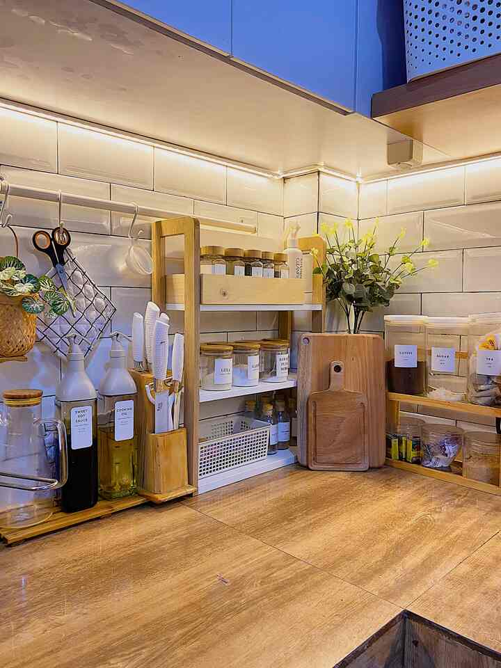 Printilan dapur nuansa wood & white menjadi ciri khas di dapur semua harganya rata rata relatif murah meskipun harganya ekonomis tapi mampu membuat dapur terkesan lebih rapih dan aesthetic
#lowbudgetkitchen
#lowbudgetkitchenmakeover
#lowbudgetkitcheninspiration
#printilandapur
#kitchenarea