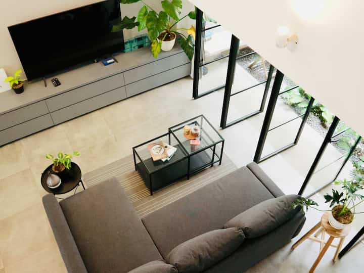 • SCANDINAVIAN HOUSE •
Tema utama dari RFL House adalah scandinavian house dengan konsep open space house, dimana area living room, dinning room, kitchen dan innercourtyard mengalir menjadi satu tanpa adanya sekat.
Kali ini aku akan memperlihatkan area living-dinning, kitchen, dan innercourtyard aku dari atas agar denah ruang di RFL House bisa lebih terlihat. Semoga bermanfaat 😁

#scandinavian #homedecorinspo #roomdecorinspo #aesthetichomedecor #scandinavianhouse #homestagram #homedecor #openconcepthouse