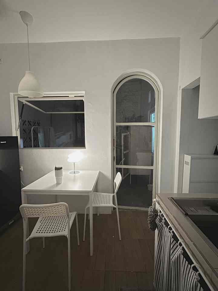 Suasana dapur di malam hari🌙🖤
#dapur #dapurmodern #dapurikea #minimalis #inspirasidapur #kitcheninspo #dapurmungil