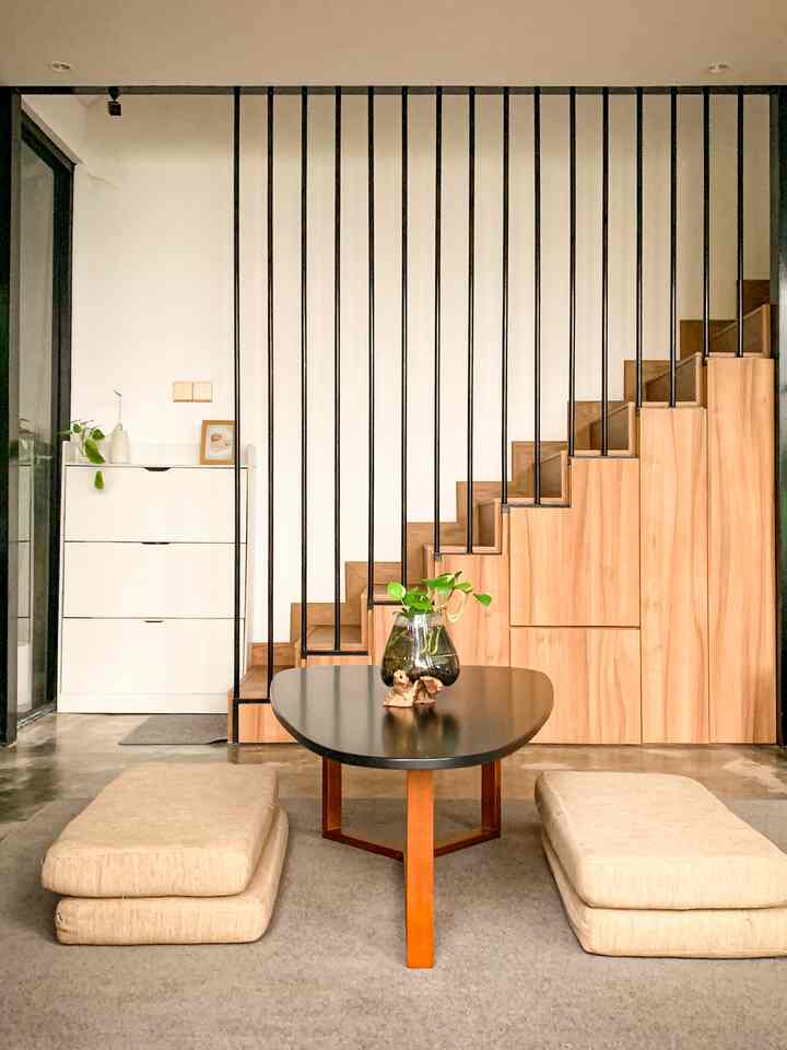 コーヒーテーブルとカーペットと畳の組み合わせは素敵です。

#畳 #diningroom #karpet #meja #mejamakan #mejaruangtamu #raksepatu #whiteinblack #hpl