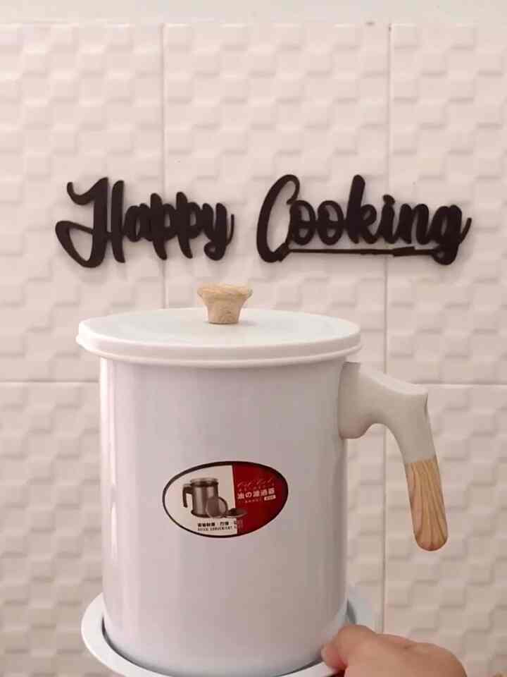 Oil pot aesthetic satu ini berguna bgt di dapur 🫰🏻✨
Temen-temen pakai juga ga? 

#yositriaa #dapur #rumahminimalis #homedecor #inspirasidapur #whiteandwood #scandinavian 