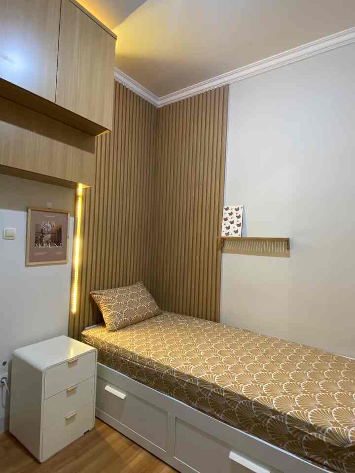 Mini bedroom but comfortable


#kylehome #minibedroom #ikeabrimnes #ifurnholicmorgan #ikeabedroom #kamarminimalis #naturalbedroom #wallpanel. #hangingcabinet