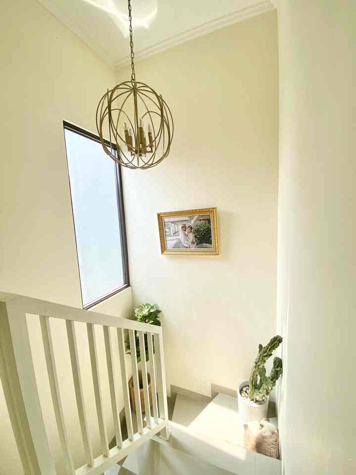 wah sudah hari rabu aja ga kerasa, ini adalah penampakan tangga aku yg minimal dekorasi hehehe 




#homesweethome #homedecor #homedecorenthusiast #rumahcluster #sunnyday #rumahkucing #petpawrent