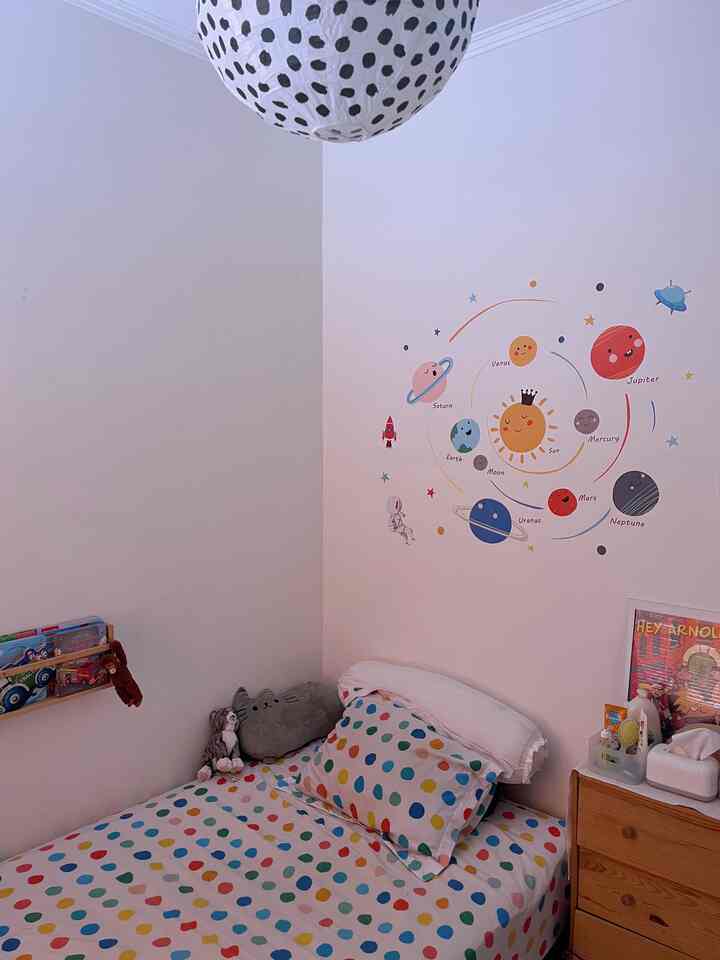 •Kids Bedroom•

Kamar ini masih terus bertumbuh dan belum selesai, karena ibu masih punya banyak mimpi untuk menghias kamar ini, tanpa mengabaikan keinginan anak. Salah satu keinginan pertama anak kami yang usianya menginjak 4 tahun adalah adanya unsur luar angkasa, planet, galaxy... you name it.


#KidsBedroom
#kamarbermain 
#kamaranaklakilaki
#TinyHouse
#RumahCluster
#90m2
#Bogor