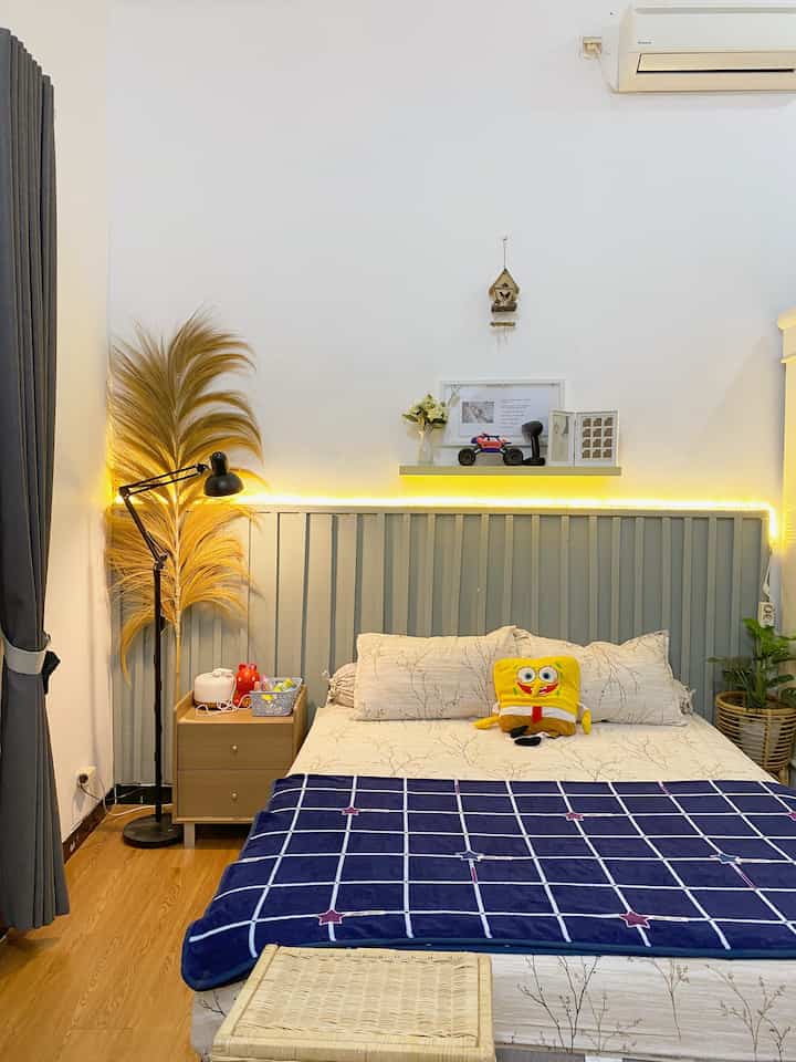 Untuk item selanjutnya item2 pelengkap seperti karpet, selimut dan storage.
Usahakan sesimpel mungkin supaya nyaman juga.

#cozybedroom #dekorasikamartidur #inspirasikamartidur #scandinavian #minimalis #pati #kamaranaklakilaki 
