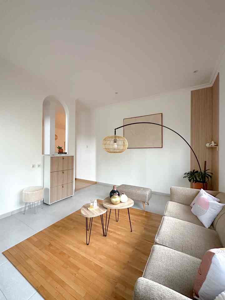 Guest room

Ruang ini menggunakan beberapa furniture lama, seperti sofa lungsuran dari mertua, dan rak sepatu yang sudah usang dan banyak bagiannya yang sudah terlepas lapisannya, lalu aku make over dan jadi fresh kembali. 

Aku membeli wpc panel warna butternut size 1,5m 5 lembar untuk mengcover permukaan laci-laci rak sepatu. Yang pasti biayanya jauh lebih murah daripada membeli rak sepatu baru dengan look yang sama. 

Lalu supaya tidak terlalu kosong, sudut ruangan aku kasih sentuhan wpc butternut juga 6 lembar size 3 meter. 

Look ruangan secara keseluruhan menjadi cukup fancy menurutku dengan low budget. Hatipun happy 💖💖💖

#fancybudgetminim
#loweffortbudget
#spilldecorlowbudget
#japandi
#scandinavian
#nordic
#koreanhome