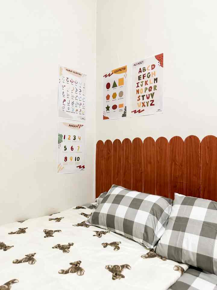 Beige walls and wood-tone headboard in kids' bedroom featuring bear quilt bedding