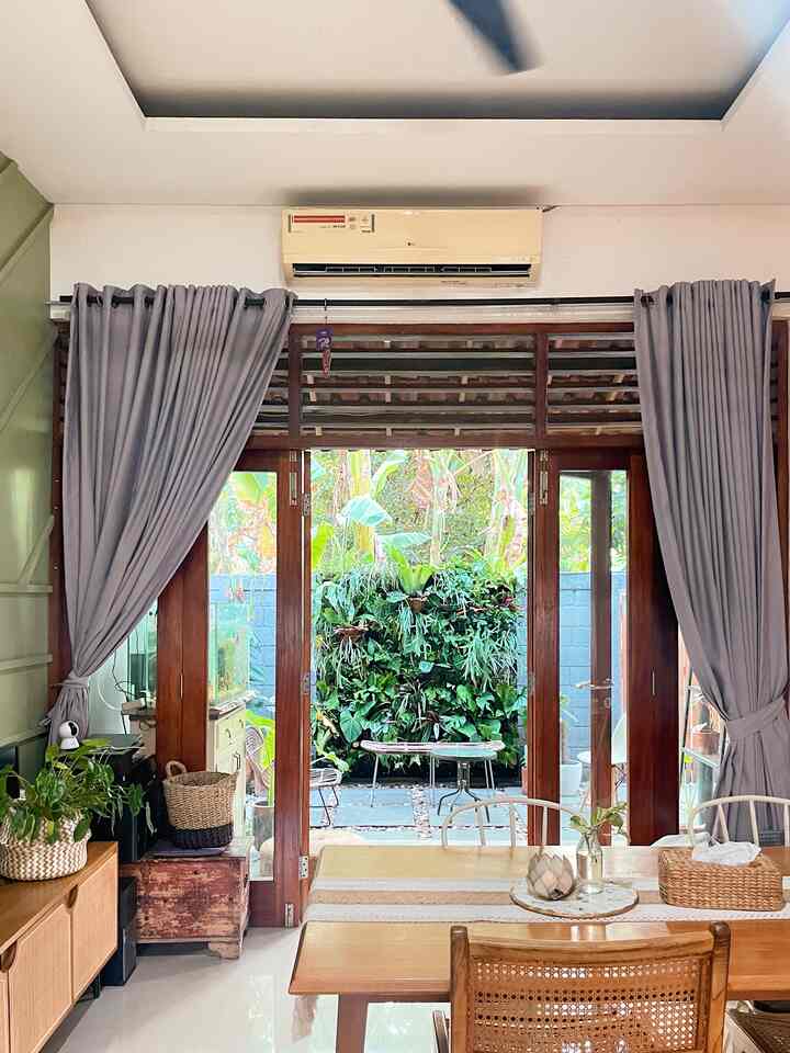 #slowliving

Taman vertikal di teras kami🍃Menikmati oksigen yang baik dan secangkir kopi dengan pemandangan ini setiap pagi sebelum saya memulai pekerjaan sehari-hari. Saya memutuskan untuk membuat taman vertikal di ruang minimal ini sebagai pilihan untuk menata teras saya. 🫶🏻✨

Terkadang menurut saya membesarkan anak dan merawat tanaman itu mirip. Mereka berdua membutuhkan waktu, cinta, dan banyak sinar matahari 🌞
.
#Taman Vertikal
#KNShidup
#barang dekoratif
#gaya rumah
#penataan ruangan
#dekorasi rumah
#dekorasi ruangan