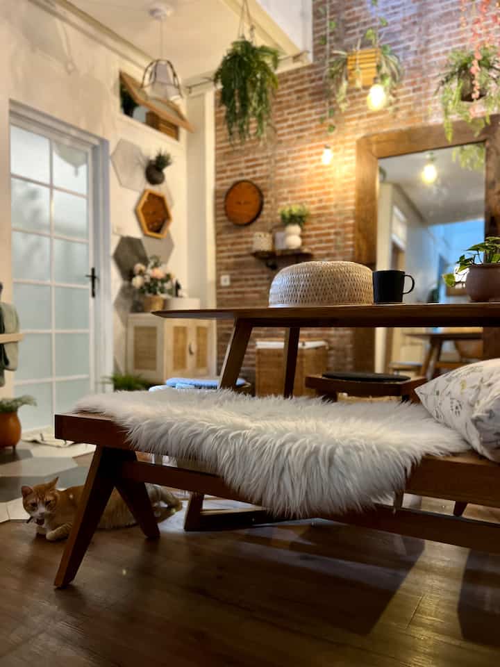 MyFavRoom … , yessss … di Ruang Makan, khususnya di pojok cuci tangan. Aku suka bgts yg berbau estetik dan back to nature dan aku merasa pojokon ini merefleksikan apa yg aku mau , “gue bgt lah”. 
Krn pojokan itu, Ruang Makan aku jadi makin
estetik sekaleee 😅. Nah, ini view nya di malam hari, duuhh enak bgt lihatnya di mata ku lhooo 🤭.

Benda2 fav aku , yg membuat makin estetik adalah :
1. Pot gantung kayu. Sejujurnya ada 4 pcs. Sejak beli peruntukannya macem2. Pernah jadi tempat telur, tempat bumbu, tempat pernak pernik. Nah, sekarang yg 2 pcs beneran jadi pot gantung, dan yg 2 pcs lagi, jadi pot bawah dan jadi kotak exhaust tambahan di kamar mandi hehehe. Supaya exhaustnya gak keliatan dari ruang makan dan tentunya jadi terlihat estetik 😃😃
2. Washtafel Terrazo dan kerannya, kenapa cobak? Jawabannya tetep satuuu yaitu modelnya estetik dan aku sukaaakk 😍😍
3. Lemari Washtafel atau Meja Washtafel, cari2 contohnya di Pinterest butuh waktu lamaaaa hahaha. Setelah ketemu yg aku sukak, mulai cari lapaknya di Jepara dan yg bisa buat sesuai yg aku mau, kenapa Jepara? Krn harus kayu jati. Compare 3 lapak, ketemulah lapak yg fast respon, tapi sayangnya di IG. Nah, di Ohouse ini aku carikan lapak di Shopee yg sekiranya sama ya.

Waktu favorit yang dihabiskan di ruangan ini? dari jam 8.00 sd jam 16.00, mataharinya cantik bgt, aku sering kerja di ruang makan dng laptopku. Terang bgt di sini.
- Apakah ada cerita menarik saat mengisi ruangannya? Adaa, sblmnya gak kepikiran makeover pojokan ini yg menyatu dng ruang makan. Before adalah pojok cuci baju dng mesin cuci. Nah, waktu aku makeover kamar mandi, terjadilah peristiwa yg sebenarnya sudah sering terjadi. Selang pembuangan mesin cucinya lepas dari lubang pembuangan, jadi airnya kemana2. Karena kala itu masih banyak semen krn makeover kamar mandi, jadi lantai vinyl kotor sekali dan warnamya jadi buluk 😭😭. Akhirnya beberapa vinyl dilepas diganti dng lantai keramik hexagonal dng peletakan tidak beraturan. Ketika situkang sedang pasang2 keramik, di dinding kan ada keran air bekas mesin cuci dan ada lubang pembuangan air juga 2,5”. Apa dijadikan tempat wudhu ya?? 🤔. Krn aku berfikir ini di daerah ruang makan, kenapa tidak Washtafel?? Nah, terciptalah washtafel ini dan dindingnya juga aku tambahkan keramik hexagonal yg tdk beraturan letakmya. Gimana?? Jadi lebih estetik kan?


1. #MyFavoriteRoom
2. #MyHouseStory
3. #MyFavoriteItems
#diningroom #aestheticroom #aestheticdiningroom #aestheticcorner #aestheticwashtafel #lampugantungestetik #rumah120m2 #rumahkecilditimurjakarta #rumahdurensawit #vintagehome #junglehome 

