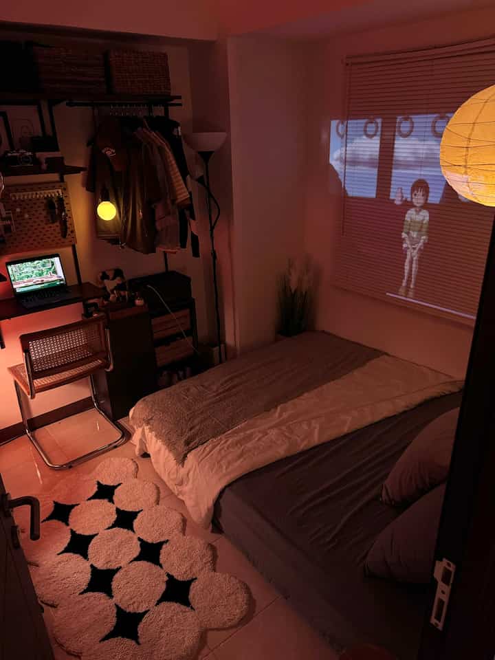 Tinggal di apartment merupakan suatu pilihan untuk saat ini, walaupu masih bermimpi punya rumah, tapi pelan pelan apartment ini di isi dengan barang-barang kesukaan sesuai dengan kebutuhan saya saat ini ☺️ agar berasa seperti di “rumah”

Untuk furniture di apartment ini juga belum banyak dan memilih furniture yg bisa di alih fungsikan atau di set up sesuai dengan keadaan.

Seperti slide berikutnya, beberapa kali ganti lay out agar suasanya bisa berbeda. 

 #MyHomeStory
#MyHomeJourney
#HomeSweetHome
#selasarapt
#tinyapartment
#roomdecor
#kamaresterik