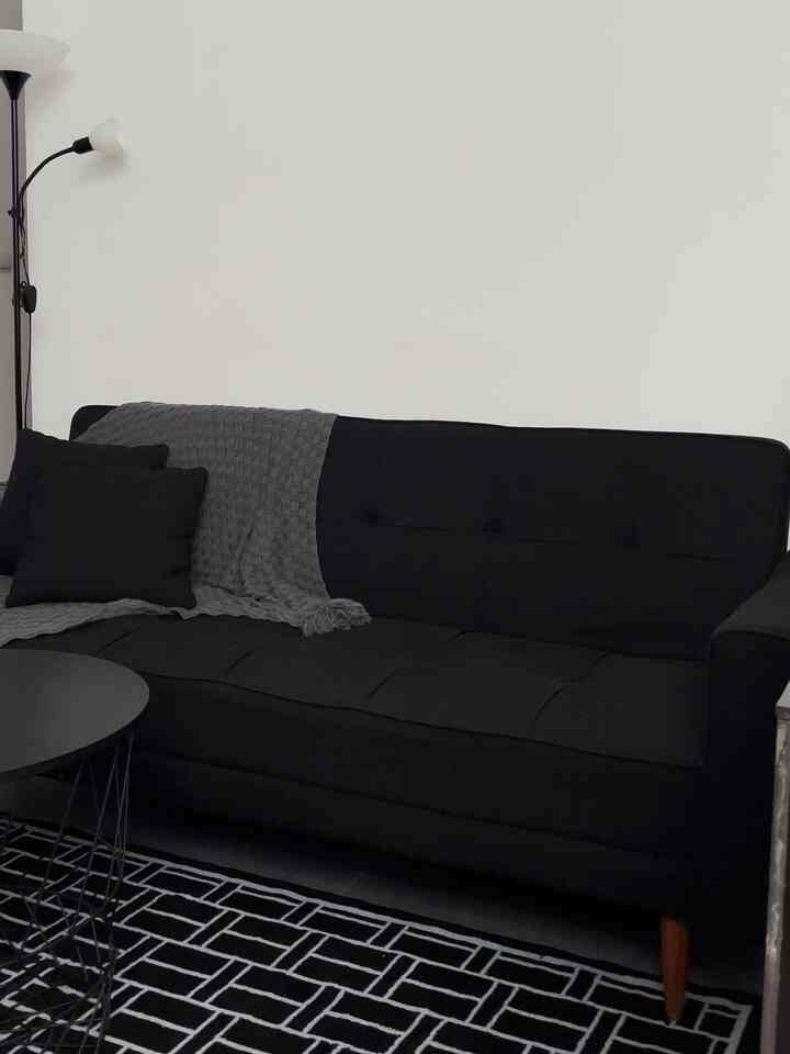 My favorit place! Monochrome living room yang di design cukup simple dengan warna yang dominan hitam. Karena ruangan paling favorit jadi memilih furniture senyaman mungkin. Jadi untuk sofa kita custom warna dan model. Karena ruangannya sempit, jadi memilih sofabed yang multifungsi.

#MyFavoriteRoom #MyHouseStory #MyFavoriteItems #MinimalistLivingroom #MonochomeDesign #LowBudget