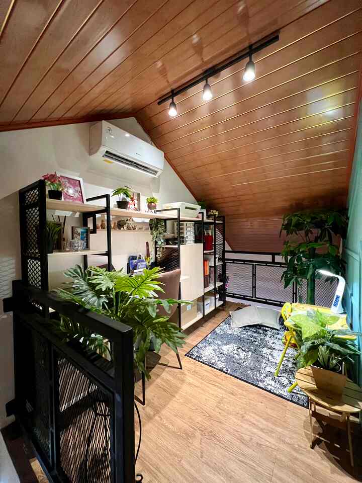 We function the mezzanine area as a study and work space. With a small size but very comfortable for us to carry out activities here.

#studyroom #ruangkerja #ruangbermain #homeoffice #officeroom #studyroom